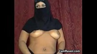 Casalinga Araba balla nuda in webcam