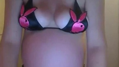 Ragazza latina incinta in webcam