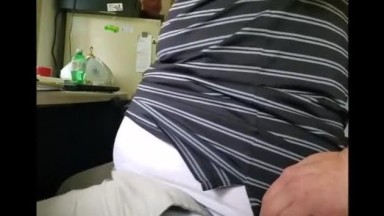 Il camionista Fat Daddy usa la bocca del ragazzo paffuto come discarica