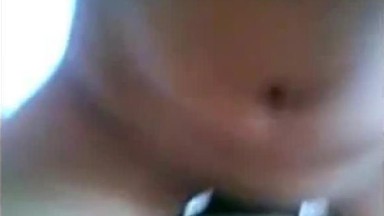 Ragazza asiatica dai grossi seni in un video amatoriale per adulti