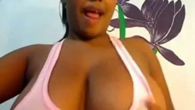 BBW ebano dai grossi seni va in diretta